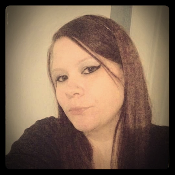 Meet your Posher, Amanda - Picture 1 of 1